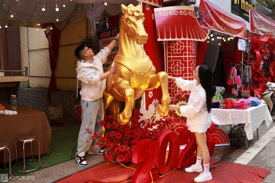 Người Lạng Sơn chi hàng trăm triệu làm cỗ mời khách lạ