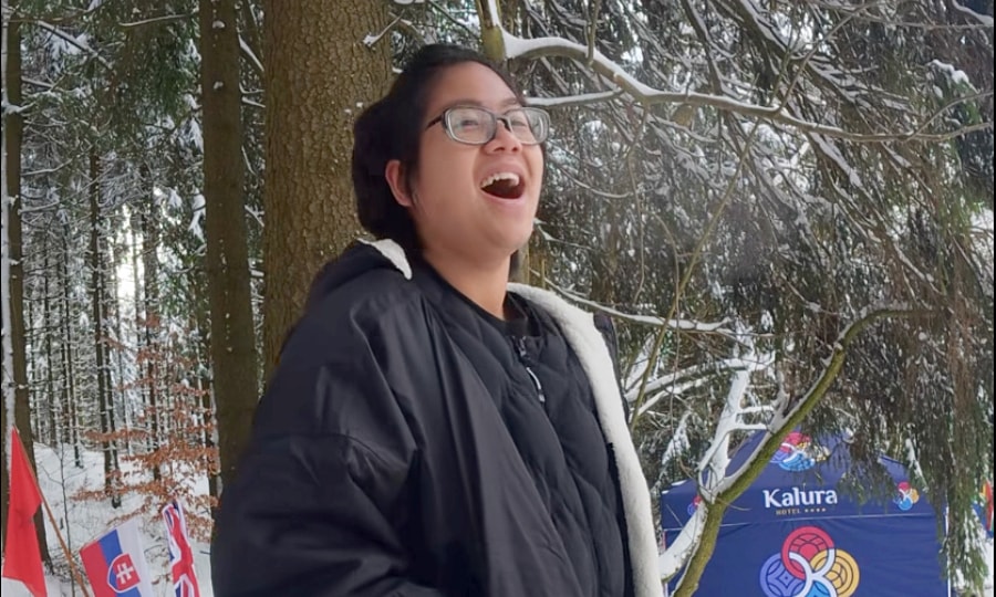 Đường đến giải bơi trong hồ băng của cậu bé Hà Nội