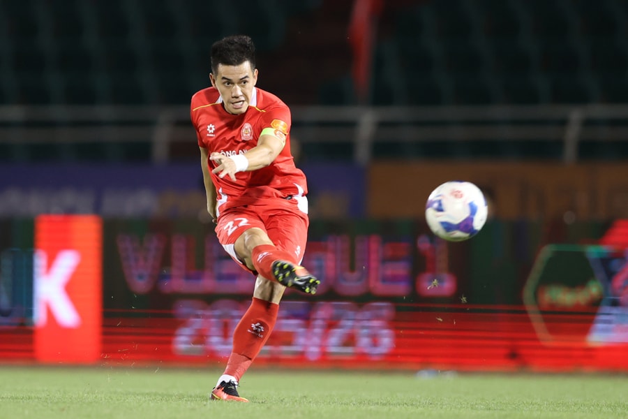 HLV Huỳnh Đức: 'Tôi cũng muốn để Tiến Linh dự bị mà hết tiền đạo'