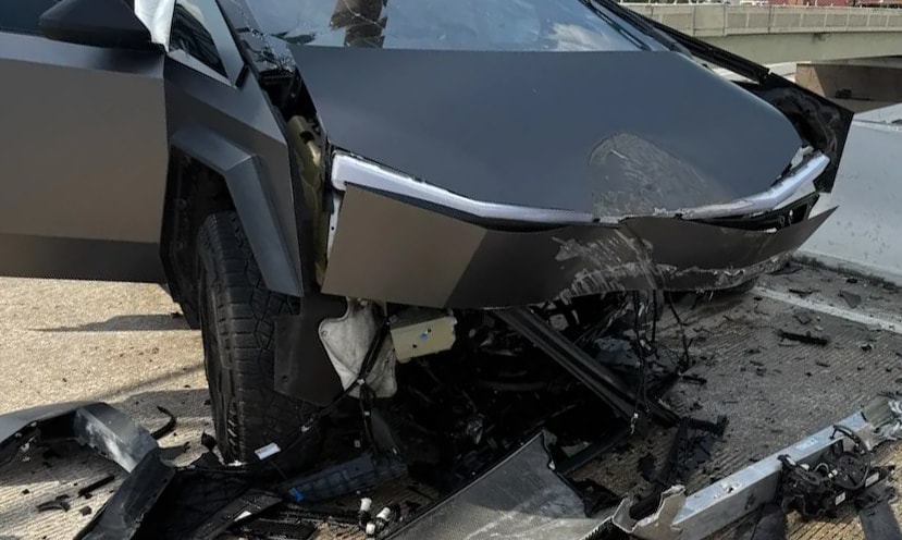 Tài xế tố chế độ lái tự động định lao xe Tesla ra khỏi cầu