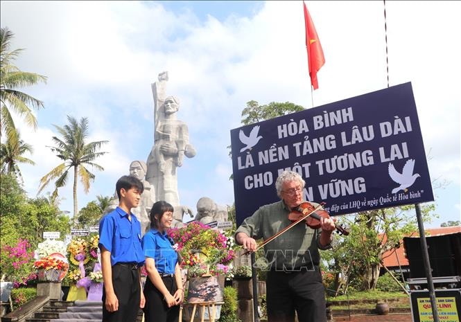 Dâng hương tưởng niệm 58 năm ngày đồng bào Sơn Mỹ bị thảm sát