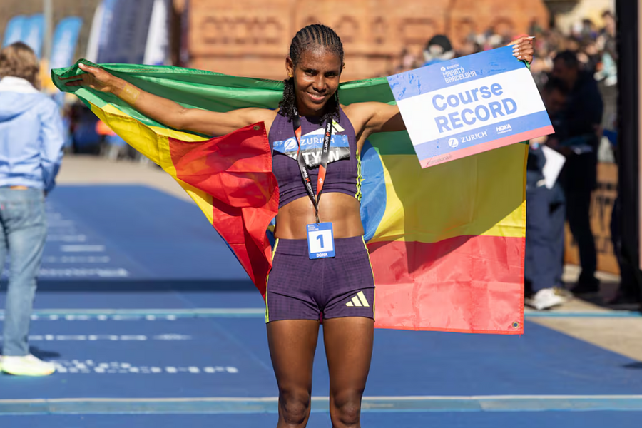 VĐV Ethiopia suýt phá kỷ lục thế giới nữ ngay lần đầu chạy marathon