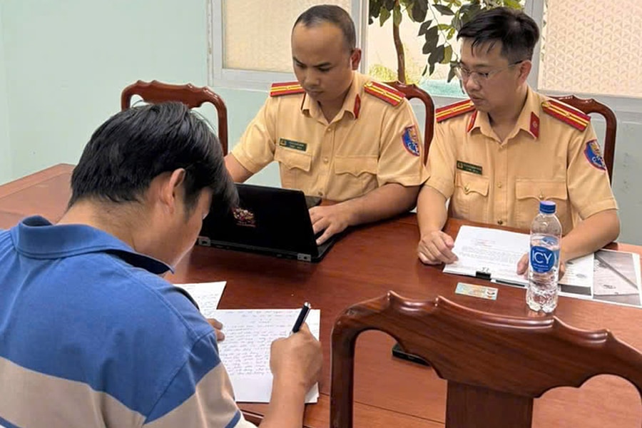 Đăng Facebook xuyên tạc bị CSGT 'cướp xe', người đàn ông bị xử phạt