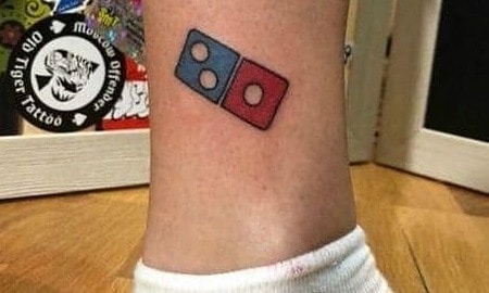 Hãng pizza bị kiện vì chương trình 'xăm logo đổi bánh miễn phí trọn đời'