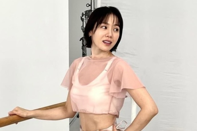 Vòng eo thon gọn của Son Ye Jin