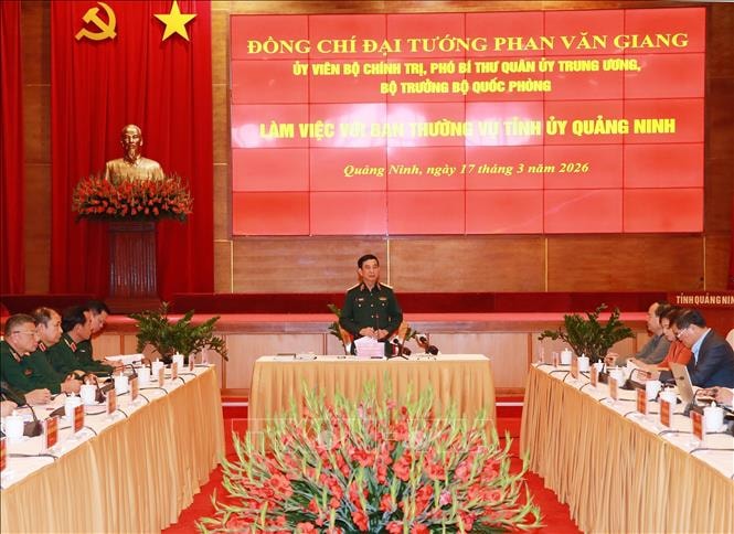 Đại tướng Phan Văn Giang làm việc với Ban Thường vụ Tỉnh ủy Quảng Ninh