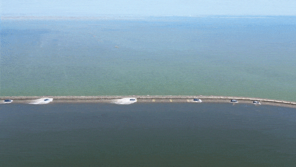 Tuyến cao tốc cho xe chạy giữa hồ lớn nhất Trung Quốc