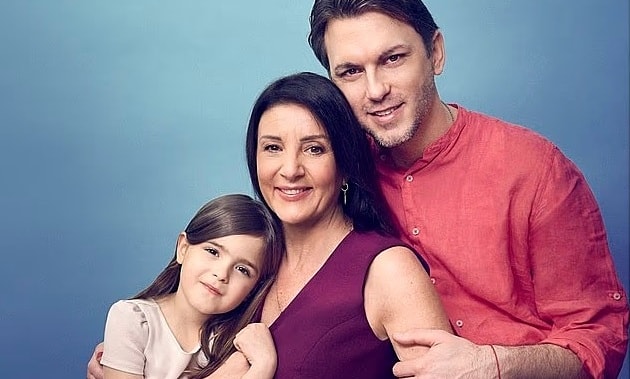 Vợ 50 tuổi làm IVF chiều chồng trẻ