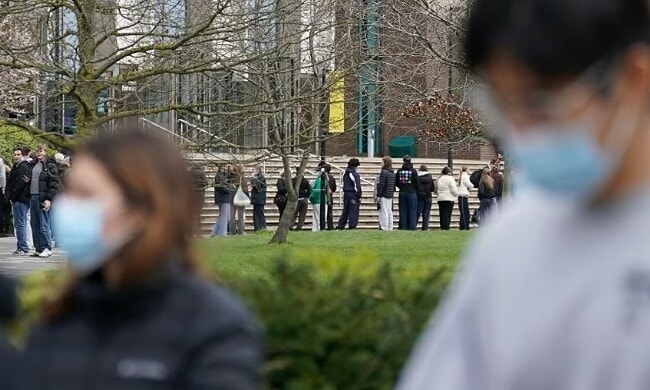 Dịch viêm màng não bùng phát ở trường học Anh, 2 sinh viên tử vong