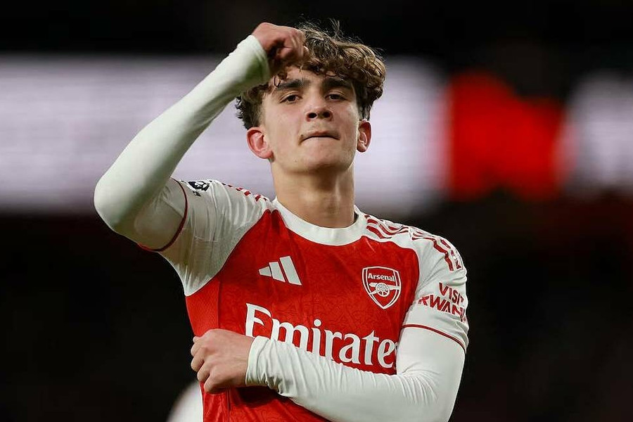 Arsenal nguy cơ mất Dowman vì kỳ thi trung học