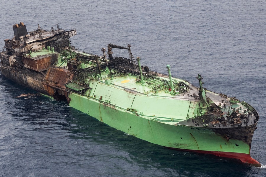 Tàu Nga chở 60.000 tấn khí đốt trôi dạt trên biển sau khi trúng UAV