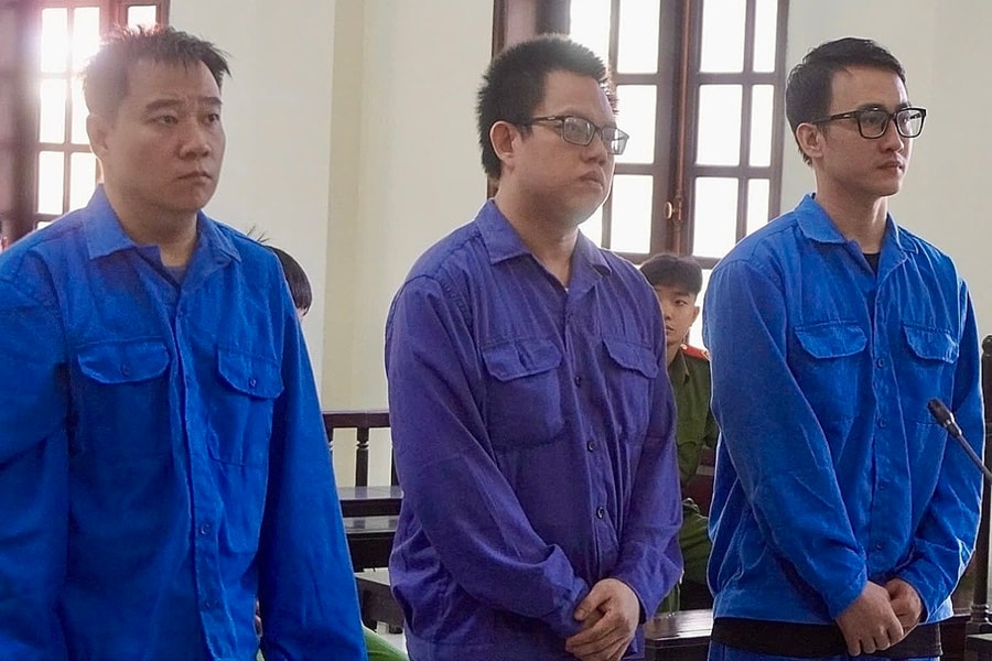 Phó bí thư Đoàn bán hàng trăm 'giấy xác nhận công tác xã hội' khống