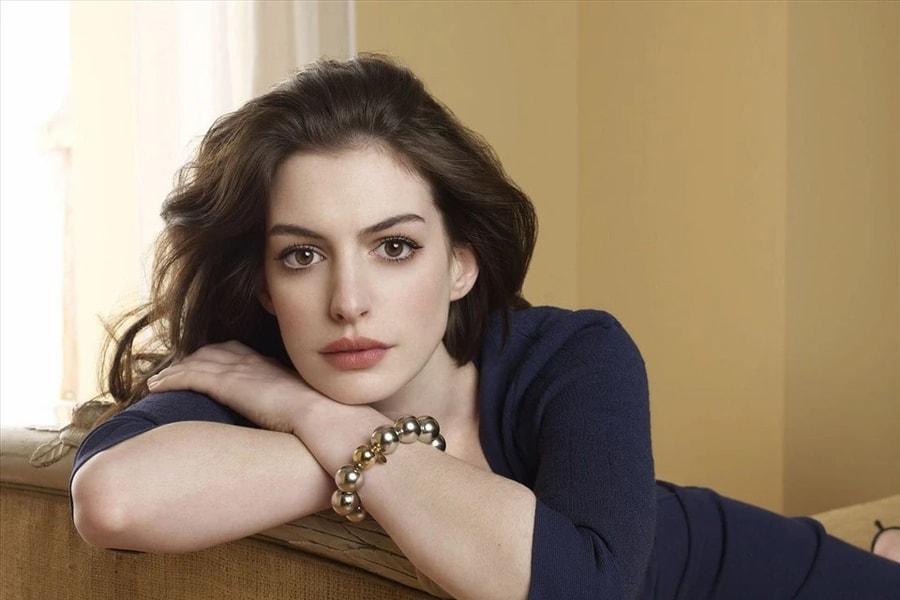 Anne Hathaway và cựu tổng biên tập Vogue gây sốt