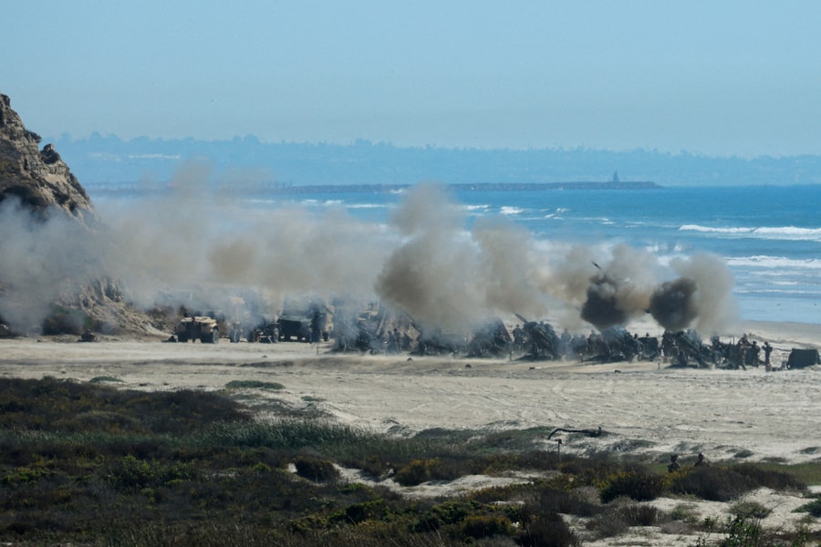 Sự cố khiến đạn pháo 155 mm phát nổ trên cao tốc California