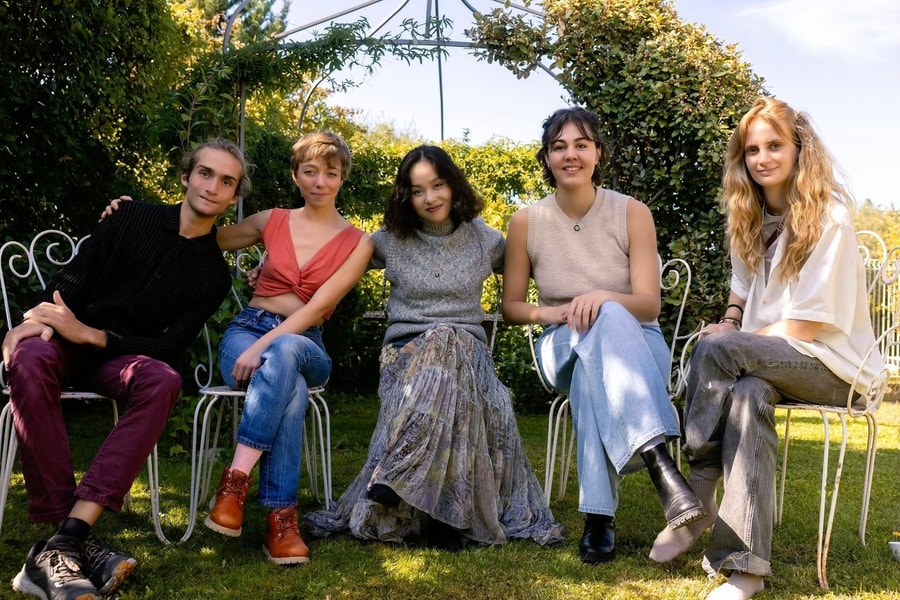 Hoàng Quyên đi ngược dòng