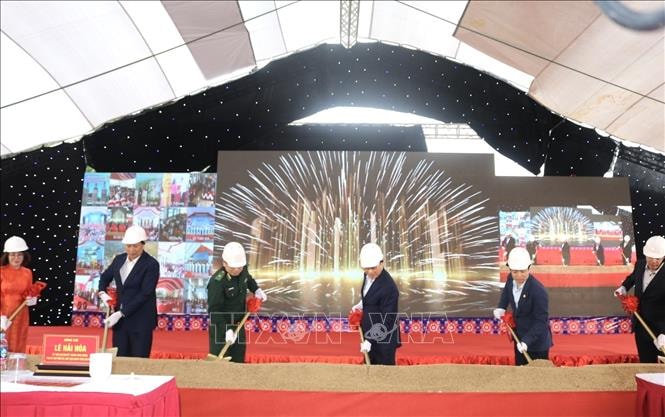 Vun đắp tương lai từ những viên gạch đầu tiên nơi biên giới