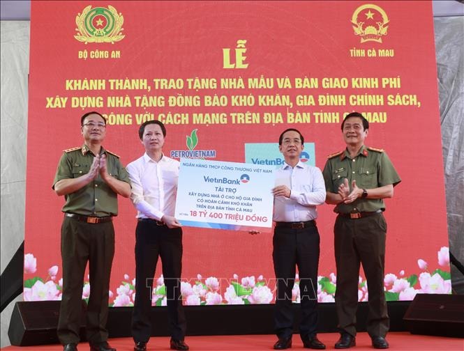 Bộ Công an trao kinh phí xây 500 căn nhà cho gia đình chính sách, có hoàn cảnh khó khăn