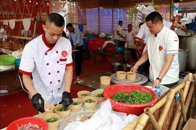 Thưởng thức phở giữa 'cái nôi' di sản