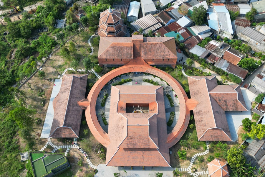 Ngôi chùa 300 tuổi có kiến trúc hành lang tròn ở Huế