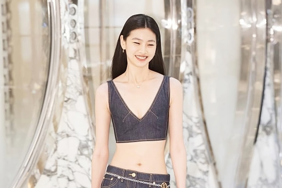 Váy áo cắt xẻ, xuyên thấu của sao ''Squid Game'