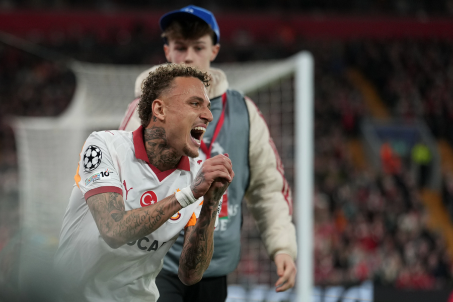 Tiền đạo Galatasaray đứt lìa đầu ngón tay khi thua Liverpool