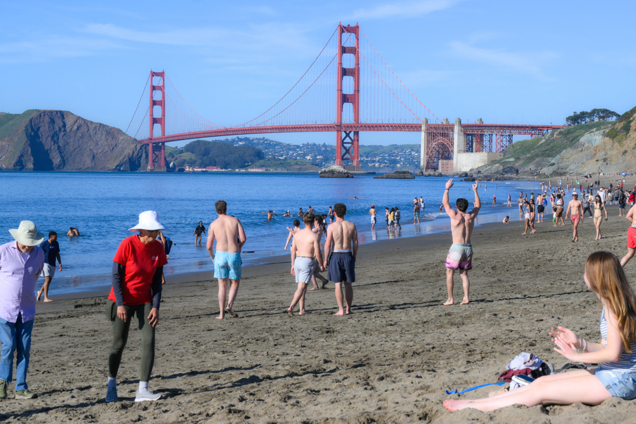 California hứng chịu nắng nóng kỷ lục giữa mùa đông