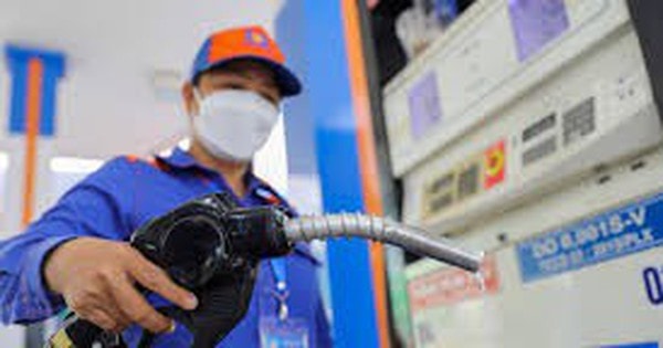 Giá xăng dầu mới nhất từ 23h ngày 19/3, xăng RON 95 tăng hơn 5.100 đồng