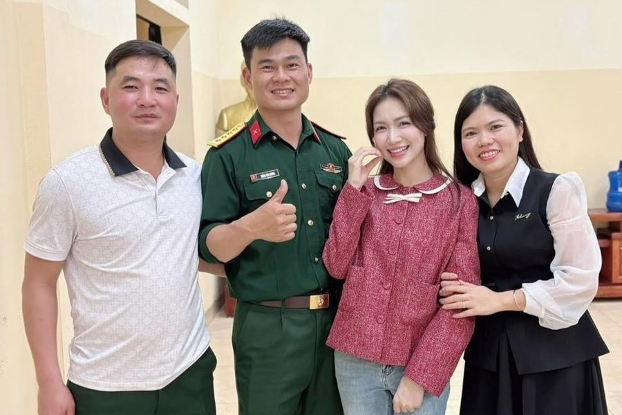 Bạn trai Đại úy 'ra mắt' Hòa Minzy với đơn vị