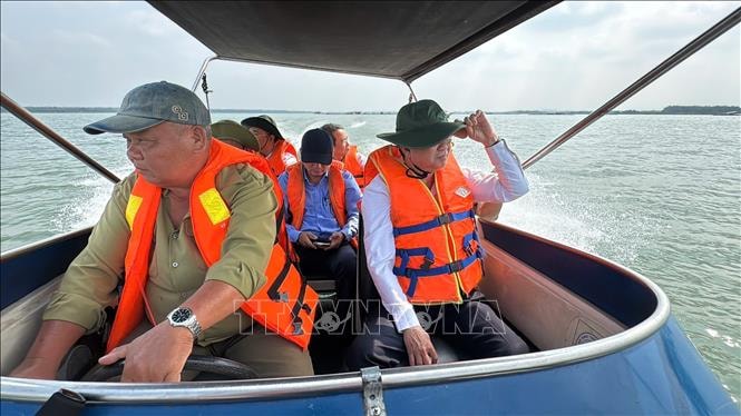 Lên phương án xử lý dứt điểm nuôi cá lồng bè trái phép trên lòng hồ Dầu Tiếng