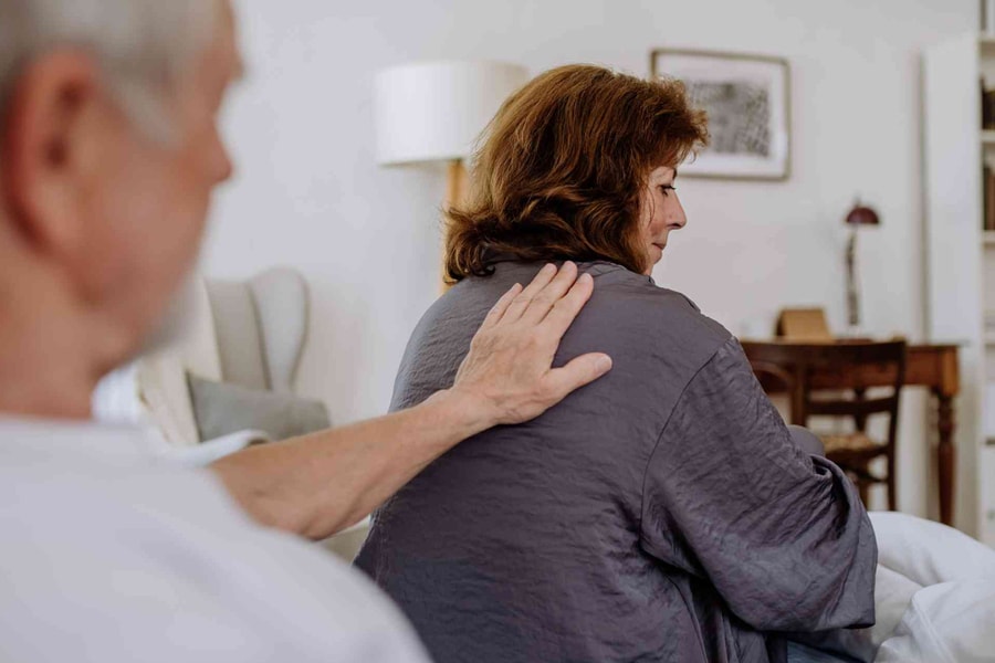 Bi kịch hôn nhân tuổi xế chiều: vợ hồi xuân, chồng 'xuống cấp'