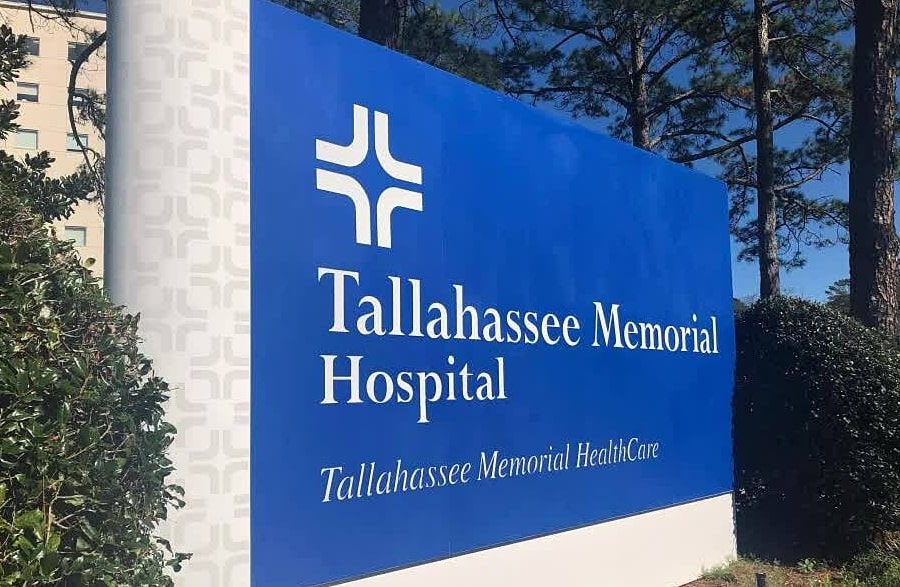 Bị kiện vì quyết không chịu xuất viện