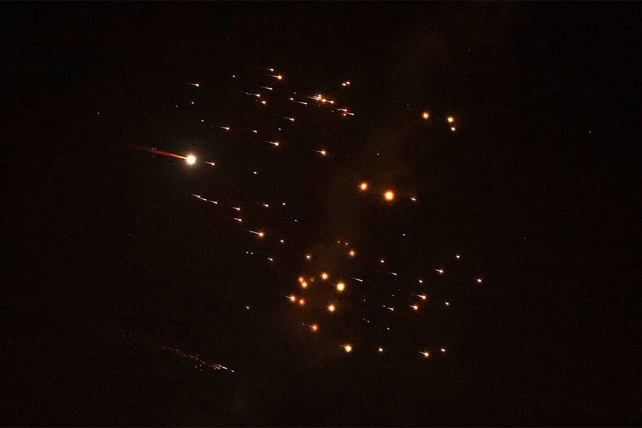 Israel nêu lý do không chặn đầu đạn chùm của Iran