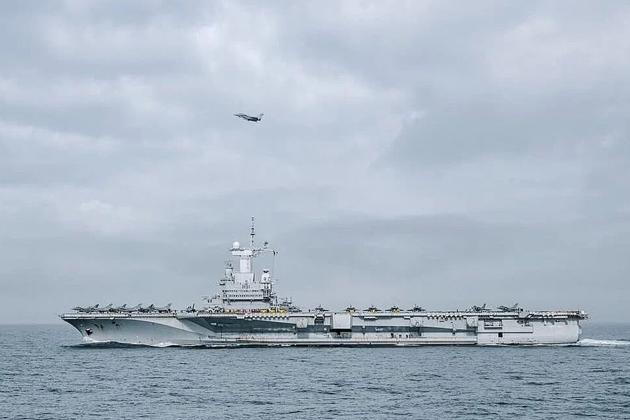 Thủy thủ mê chạy bộ có thể đã làm lộ vị trí tàu sân bay Pháp