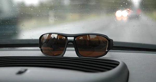 Đeo kính râm: Ghi nhớ ngay “3 nhớ 2 không” để bảo vệ mắt đúng cách