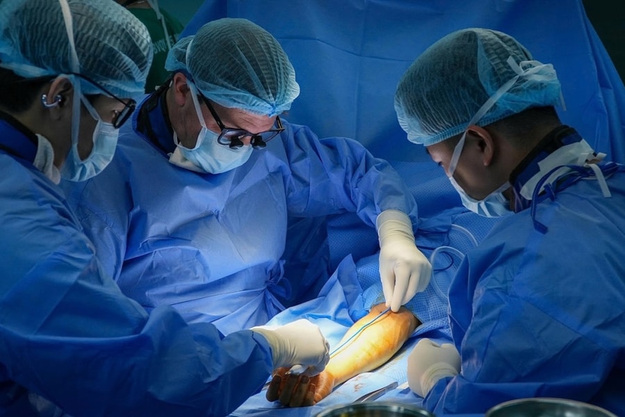 Lướt điện thoại, gõ máy tính sai tư thế gây hội chứng ống cổ tay