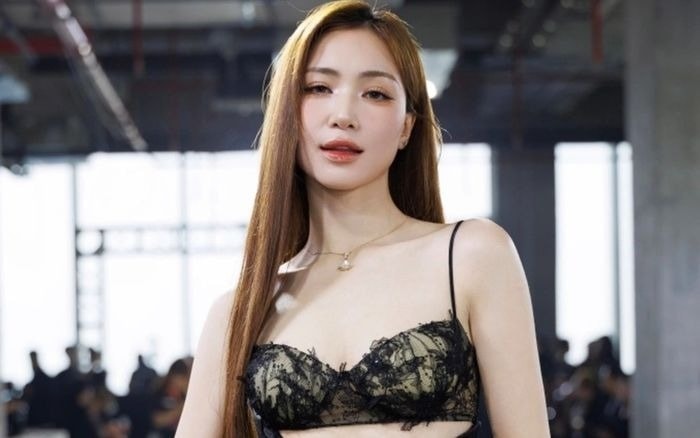 Hòa Minzy 'lấn át' đàn em