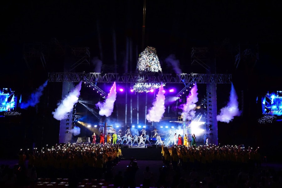 Đêm diễn nghệ thuật 'Hoa và Rác' lan tỏa thông điệp bảo vệ môi trường