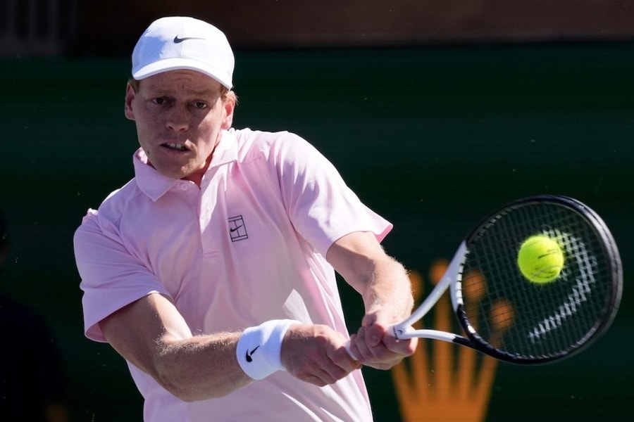 Sinner cân bằng kỷ lục của Djokovic