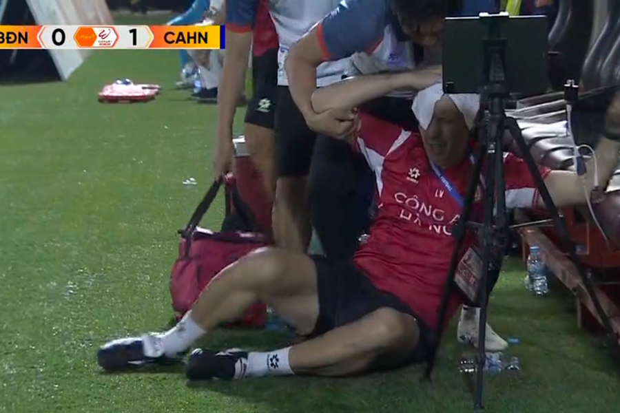 Trợ lý HLV Công an Hà Nội choáng sau xô xát với cầu thủ Đà Nẵng