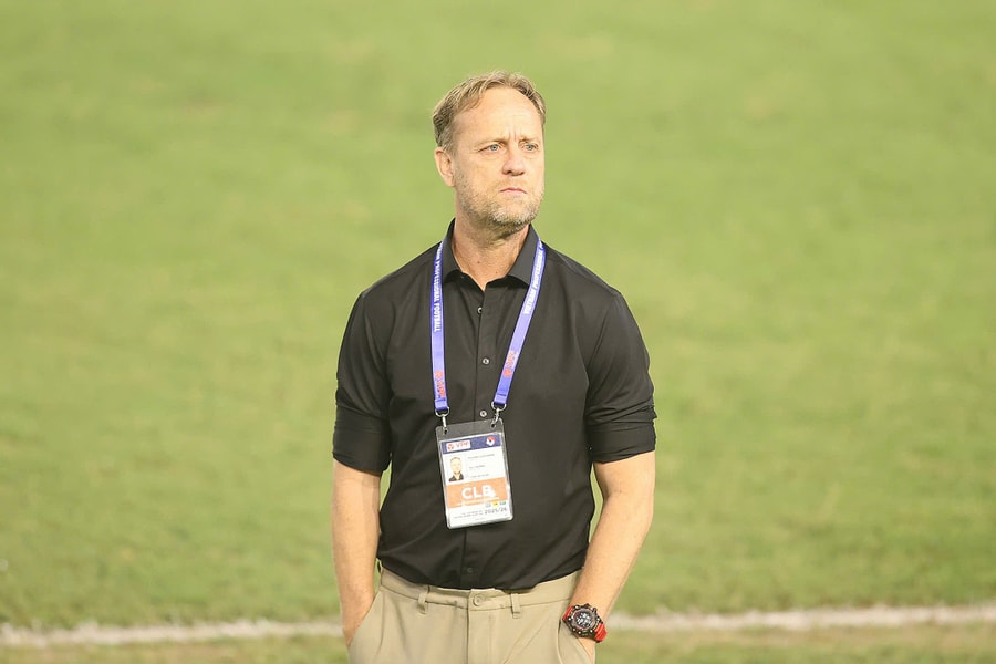 HLV Polking nêu đích danh trọng tài không nên bắt trận đấu của CAHN