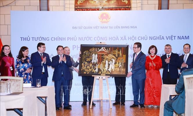 Thủ tướng Phạm Minh Chính gặp gỡ cộng đồng người Việt Nam tại LB Nga