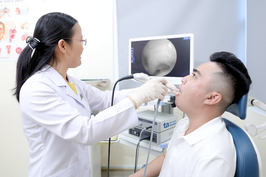 Uống nhiều nước đá có gây viêm họng hạt?