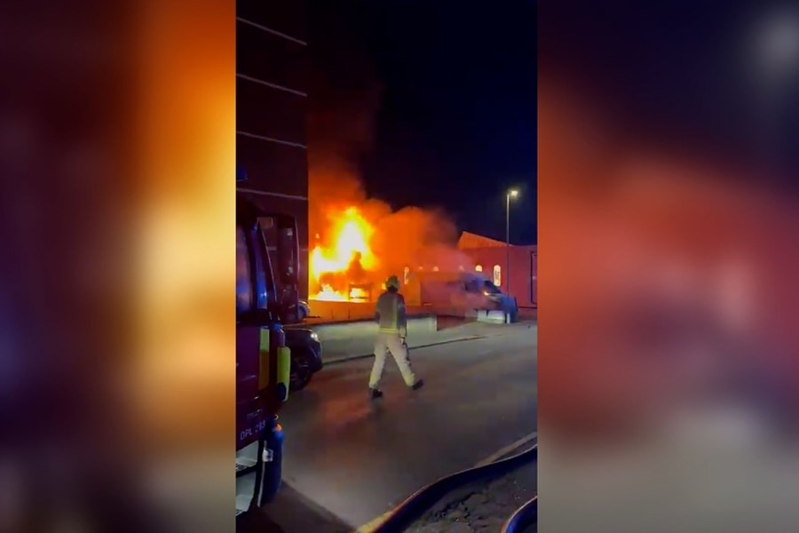 Loạt xe cứu thương của người Do Thái bị phóng hỏa giữa London