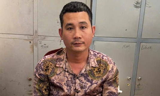 Tài xế xe khách truy sát đồng nghiệp vì chỗ đậu