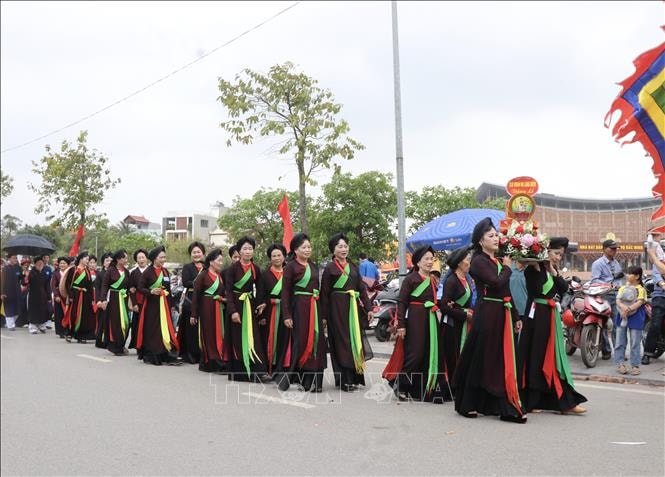 Về hội làng Diềm tưởng nhớ Vua Bà - Thủy tổ Quan họ