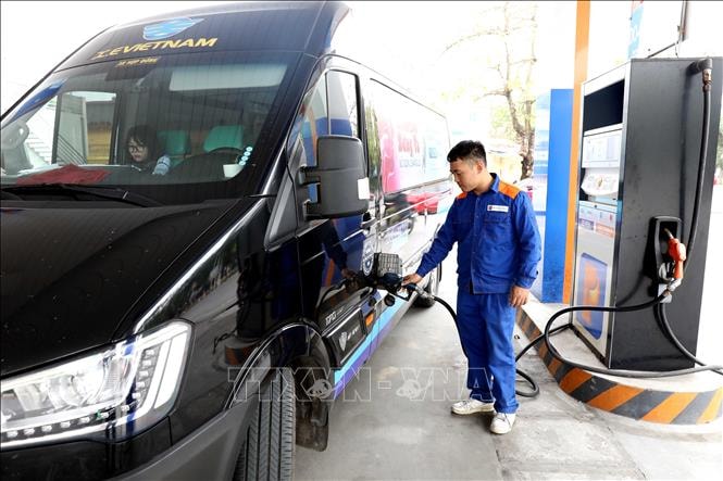 Bộ Tài chính đề xuất giảm 1.000 đồng/lít thuế môi trường với xăng