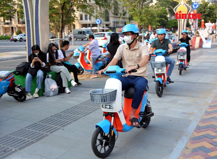 TP Hồ Chí Minh: Hơn 2.600 người dùng xe đạp điện công cộng sau 1 tuần thí điểm