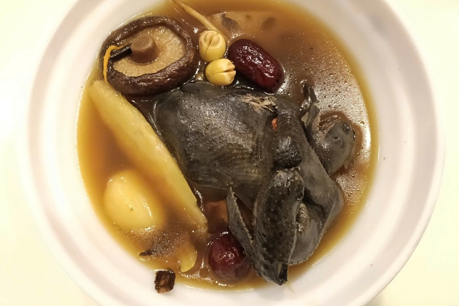 Ăn cháo gà ác hạt sen có giúp cảm cúm không?