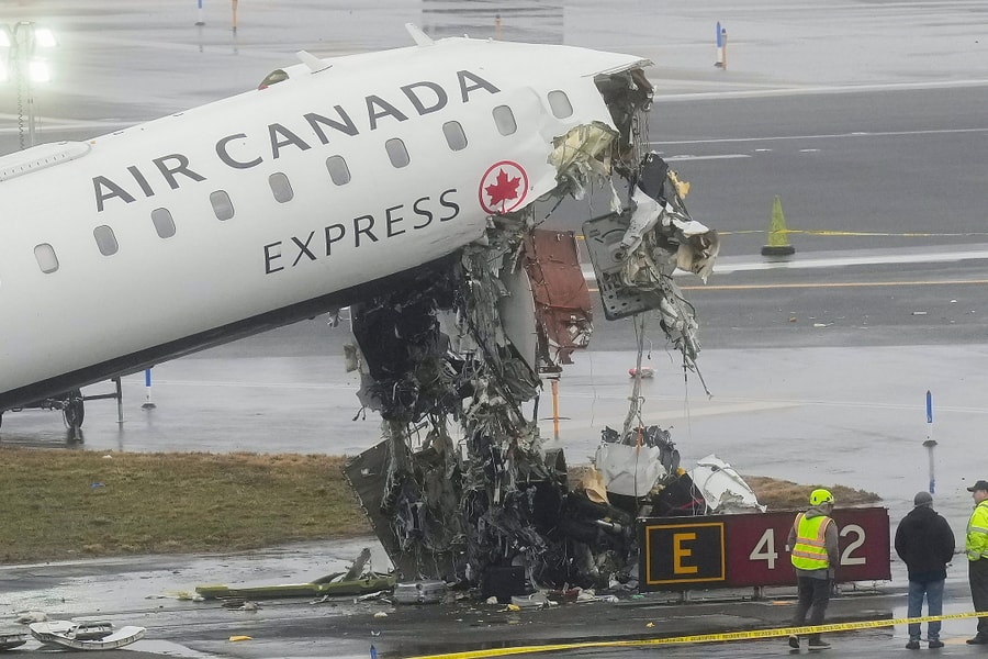 Lý do máy bay Canada nát mũi khi va chạm với xe cứu hỏa