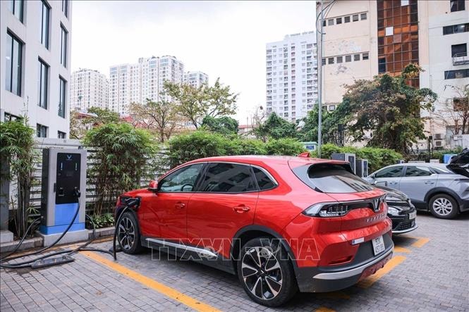 Người dân Thủ đô thích ứng với phương tiện giao thông xanh